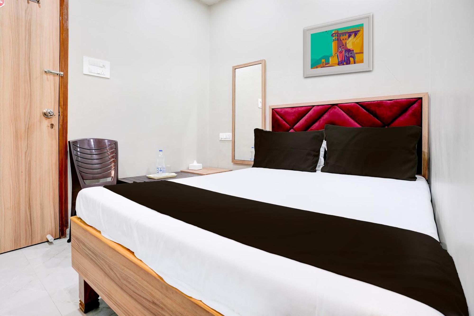 Super Hotel O Divine Fine Dine Lodging And Boarding Kalyān Exterior foto
